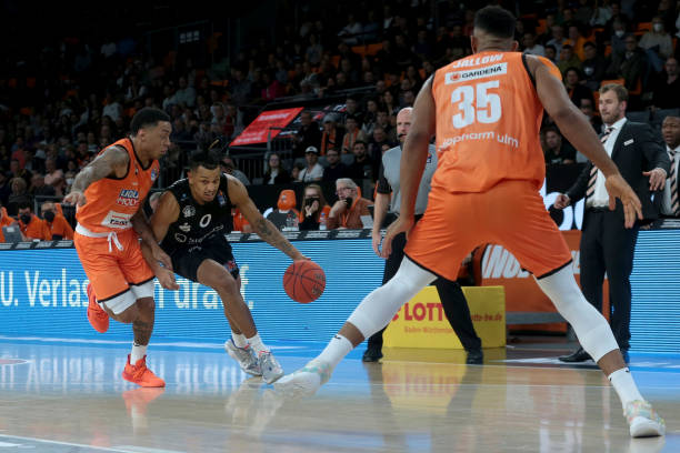 竞争对手在 竞争对手在